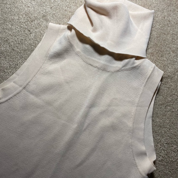 Zara sleeveless turtleneck - Picture 3 of 3